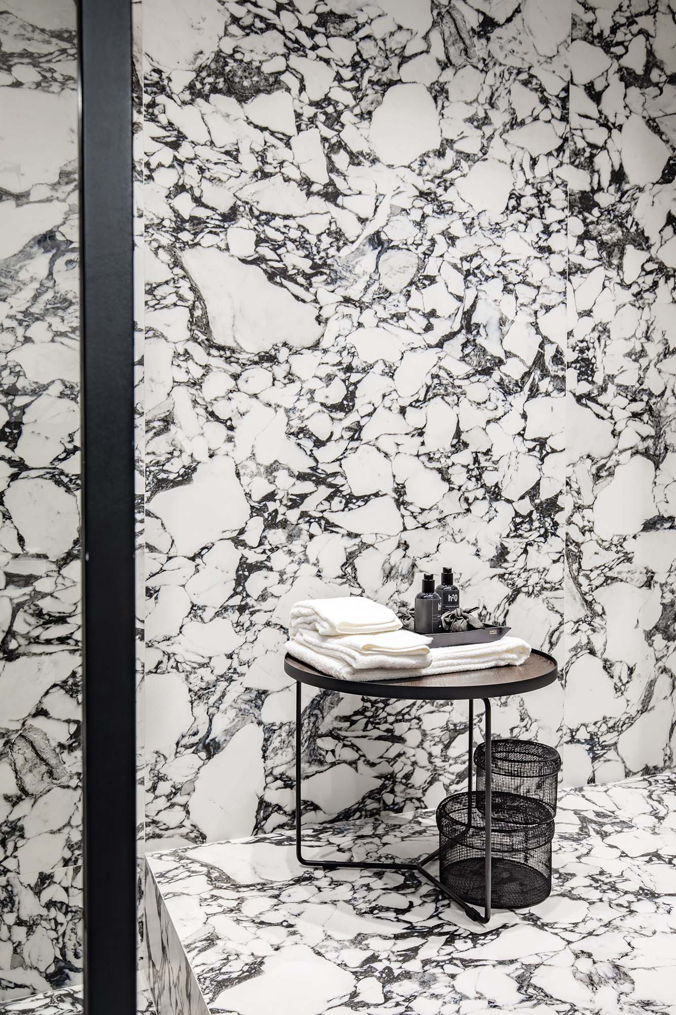 Floor-Gres-Black-White-Marble-Pebble-Matte-Roomscene Floor-Gres-Black-White-Marble-Pebble-Matte-Roomscene
