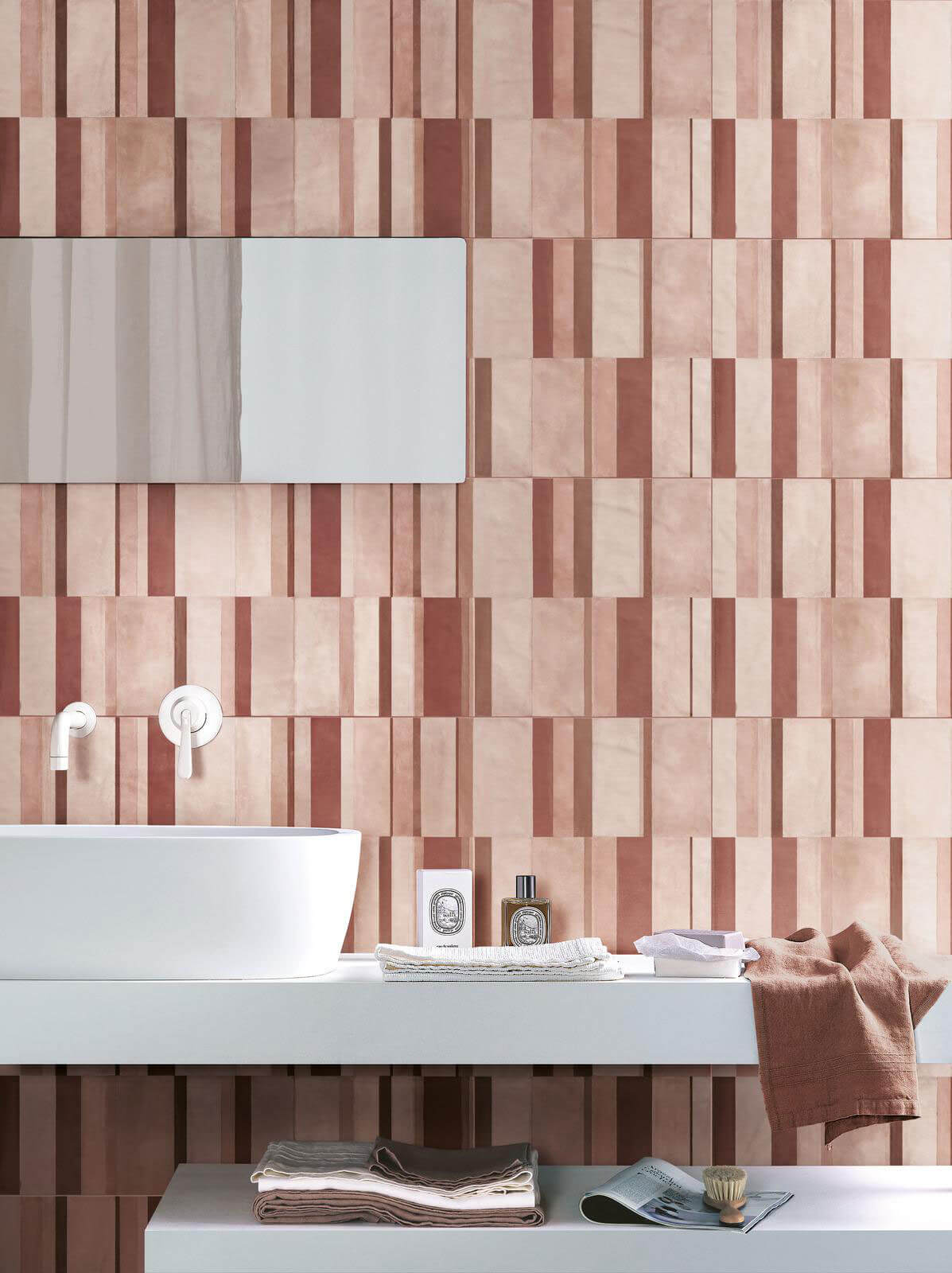 Ragno_Resina_Avorio_Brick_Deco_Bathroom